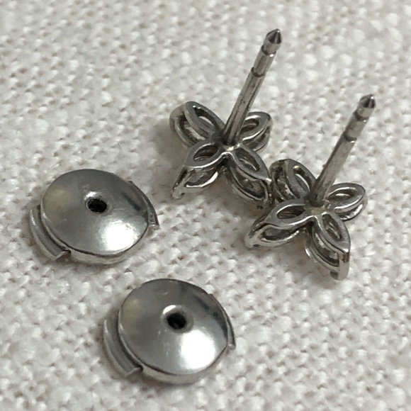 Tiffany & Co. Authentic Diamond and Platinum Victoria Earrings - Picture 6 of 6